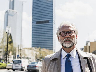 Portait of mature businessman in the city - UUF13692