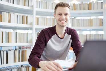 University student working in library - CUF06051