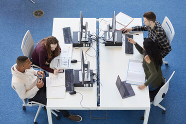 Universitätsstudenten in einer Studiengruppe - CUF06057