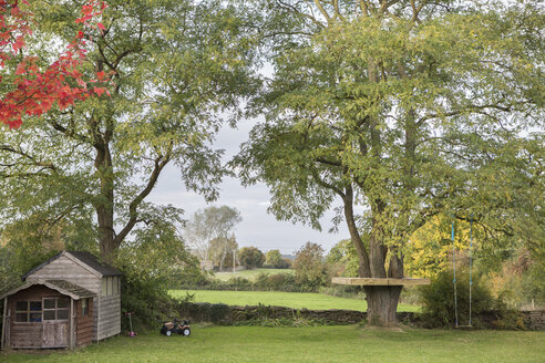 Garten in ländlicher Landschaft - CUF06171