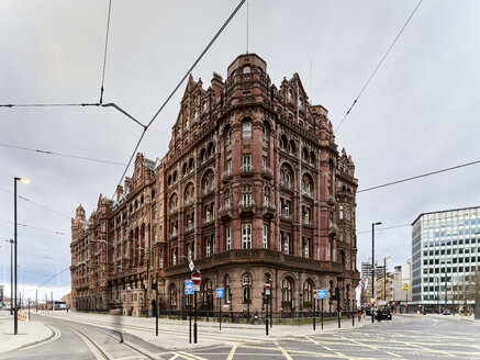 Stadtbild mit rotem Backsteinhotel an einer Ecke, Manchester, UK - CUF06219