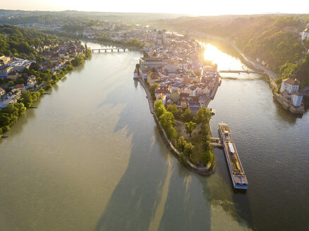 Deutschland, Bayern, Passau, Zusammenfluss der drei Flüsse Donau, Inn und Ilz - JUNF01033