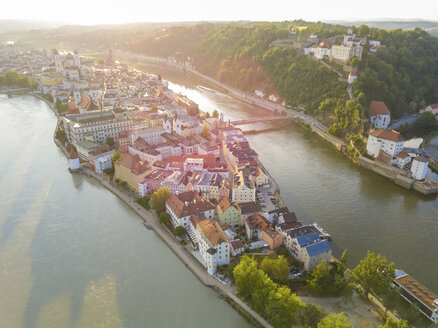 Deutschland, Bayern, Passau, Zusammenfluss der drei Flüsse Donau, Inn und Ilz - JUNF01035
