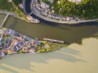 Germany, Bavaria, Passau, confluence of three rivers, Danube, Inn and Ilz - JUNF01036