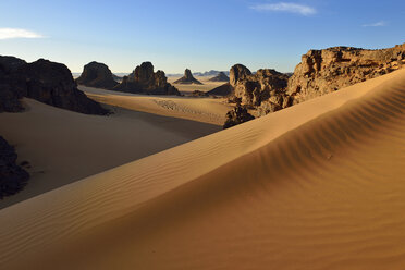 Algerien, Sahara-Wüste, Tassili N'Ajjer Nationalpark, Timghas, Blick über Timras - ESF01668