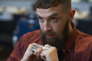 Portrait of tattooed bearded man - CUF06979