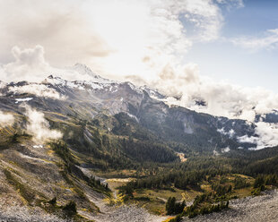 Schneebedeckte Berggipfel, Mount Baker, Washington, USA - CUF07407