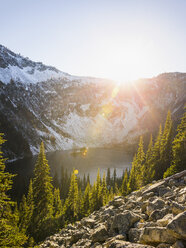 Sunlight on cascade mountain range, Diablo, Washington, USA - CUF07417