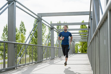 Man running on a bridge - DIGF04241