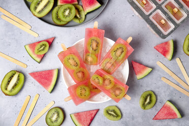 Selbstgemachte Wassermelonen-Kiwi-Eislutscher - RTBF01281