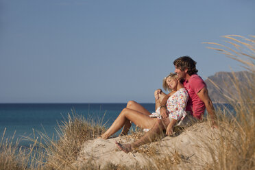 Couple relaxing on beach - CUF07943