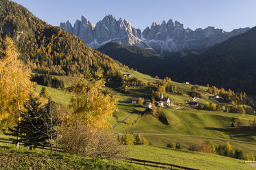 Blick auf die Geislergruppe, Santa Maddalena, Pustertal, Dolomiten, Südtirol, Italien, Europa - ISF01756