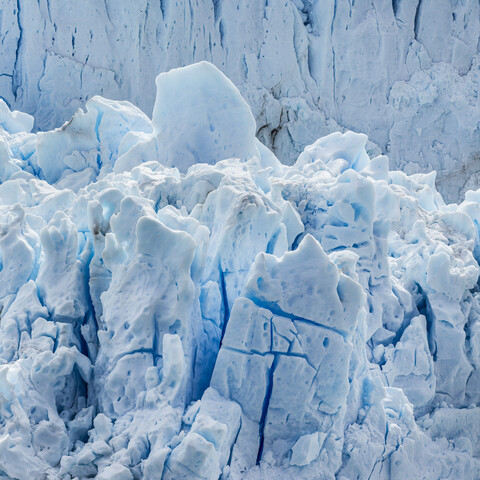 Detail von gebrochenem Eis am Perito-Moreno-Gletscher, Los Glaciares-Nationalpark, Patagonien, Chile, lizenzfreies Stockfoto