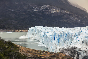 Seitenansicht des Perito-Moreno-Gletschers und des Argentino-Sees, Los Glaciares-Nationalpark, Patagonien, Chile - CUF08026