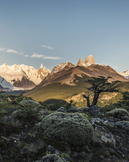 Fernsicht auf die Bergketten Cerro Torre und Fitz Roy, Nationalpark Los Glaciares, Patagonien, Argentinien - CUF08059