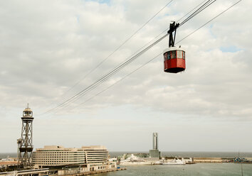 Blick von oben auf den Hafen und die Seilbahn, Barcelona, Spanien - CUF08064