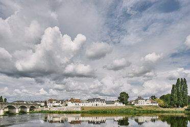 Landschaft mit Brücke über die Loire, Amboise, Loiretal, Frankreich - CUF08149