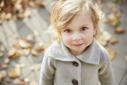 Portrait of cute girl looking at camera - CUF08490