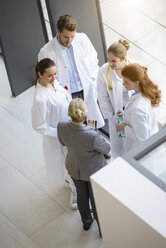 Group of doctors having discussion, elevated view - CUF08677