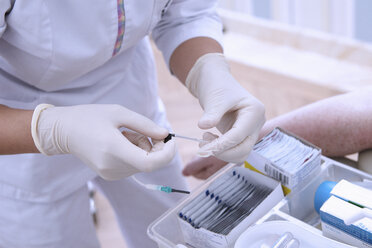 Cropped view of medical professional performing blood test - CUF08731