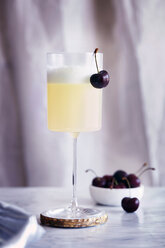 Spiced peach bellini - CUF08810