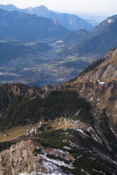 Deutschland, Bayern, Berchtesgadener Alpen, Schneibstein, Blick auf Tal und Ort - HAMF00286