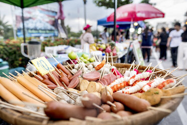 Thailand, Koh Phangan, Thong Sala, Angebot auf dem Markt - MMIF00067