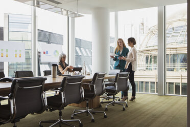 Businesswomen preparing presentation in meeting room - CUF09014