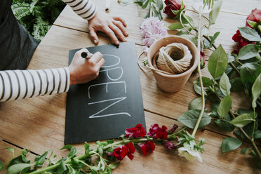 Florist in einem Blumenladen, Schriftzeichen 