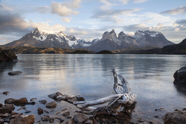 South America, Chile, Patagonia, Torres del Paine National Park, Cuernos del Paine, Lake Pehoe - CVF00530