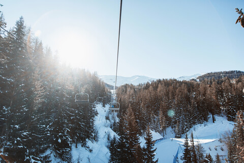 Skilift über den Alpen, Gressan, Aostatal, Italien, Europa, lizenzfreies Stockfoto