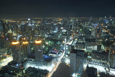 Nächtliches Stadtbild mit Lichtern der Stadt, Bangkok, Thailand - CUF09422