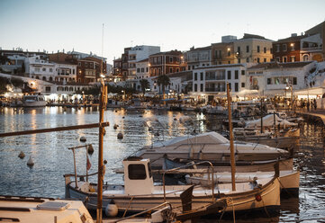 Boote im Hafen, Es Castell, Menorca, Spanien - CUF09430