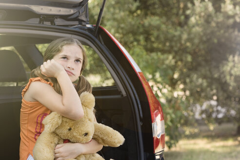 Sullen girl with teddy bear - CUF09644