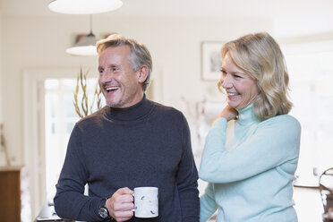 Laughing mature couple drinking tea - HOXF03613