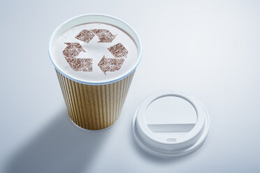 Recycle-Symbol im wiederverwendbaren Kaffeebecher - CAIF20545