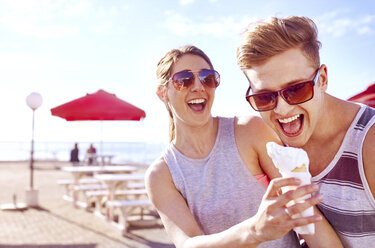 Couple with ice cream smiling - CUF10380