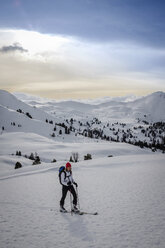 Austria, Salzburg State, Grossarl, Filzmooshoerndl, female ski tourer - HAMF00295