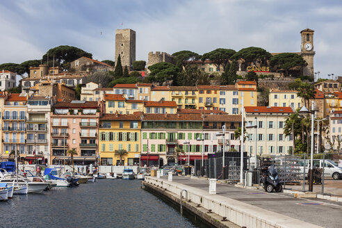 Frankreich, Cannes, Altstadt, Le Suquet, Hafen - ABOF00352