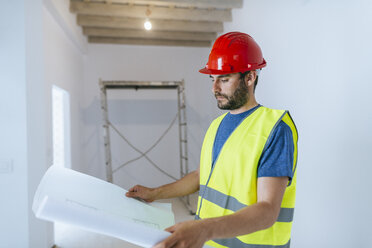 Worker looking at construction plan - KIJF01938