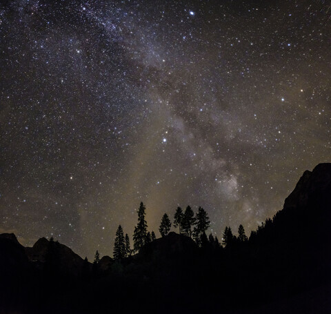 Deutschland, Bayern, Berchtesgadener Alpen, Milchstraße bei Nacht, lizenzfreies Stockfoto