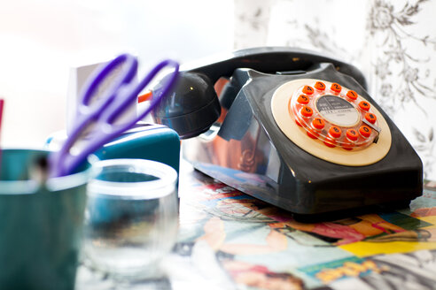 Old fashioned telephone on the reception desk of quirky hair salon - CUF11120
