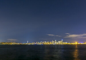 USA, Bundesstaat Washington, Seattle, Skyline bei Nacht - MMAF00364
