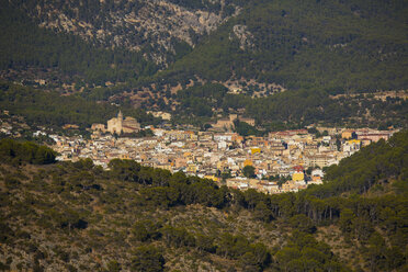 Blick von oben auf die Stadt Andratx, Gebirge La Tramuntana, Mallorca, Spanien - CUF11713