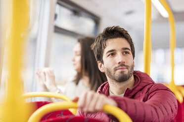 UK, London, Porträt eines jungen Mannes in einem Bus - WPEF00266