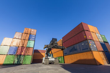 Germany, stacked containers - WDF04663