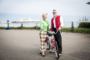 Portrait of 1950's vintage style couple with tandem bicycle at coast - CUF12106