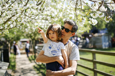 Father and little girl enjoying nature walk - CUF12182