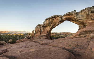 Broken Arch, Arches National Park, Moab, Utah, USA - CUF12766