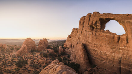 Skyline Arch, Arches-Nationalpark, Moab, Utah, USA - CUF12768